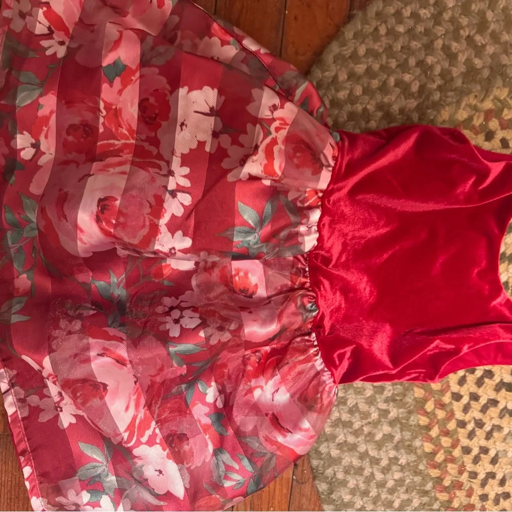 Beautiful holiday  Red floral Dress by the children’s place size 4T